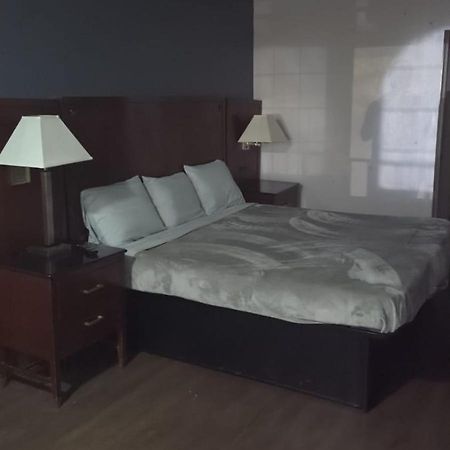 King Bed Hotel Room 215 Джаксън Екстериор снимка